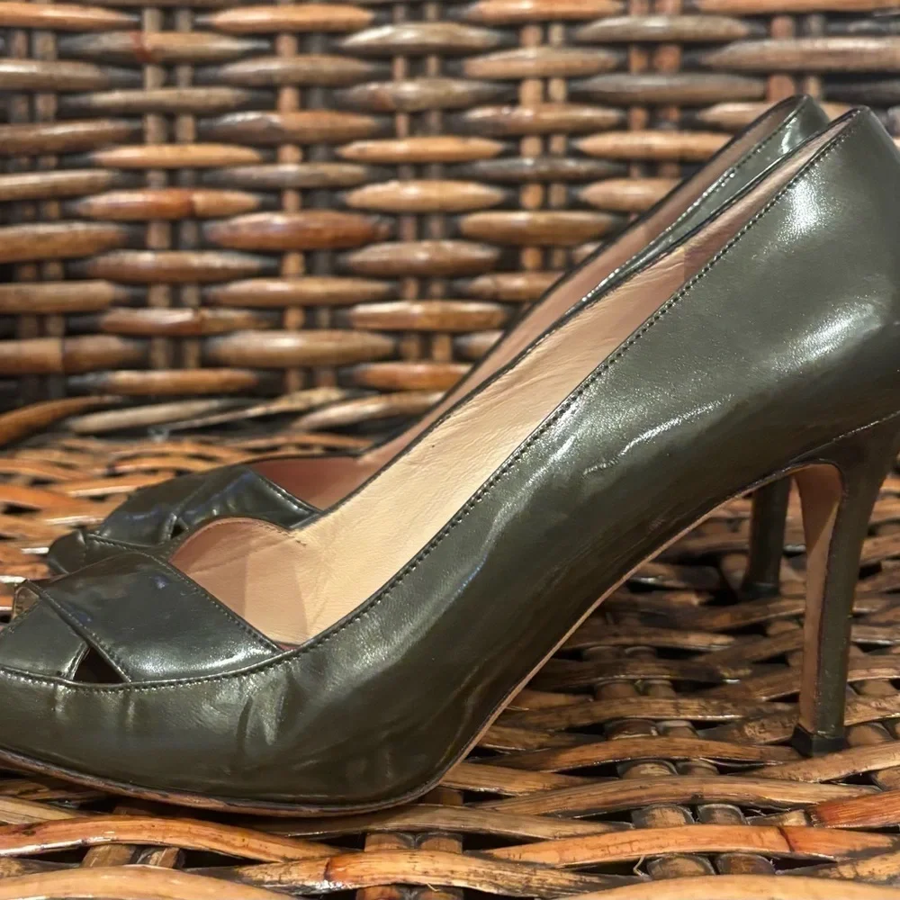 Kate Spade Dark Green Peep-Toe Heels in size 9.5 Made in Italy